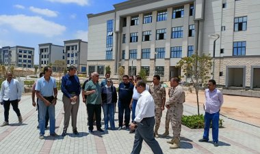 رئيس جامعة بنها يتفقد منشآت الجامعة الأهلية بالعبور ويهنئ العمال بالعيد