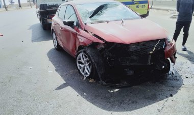 بالصور.. مصرع رجل وزوجته أثر اصطدام سيارتهما بالرصيف بمنطقة التجمع