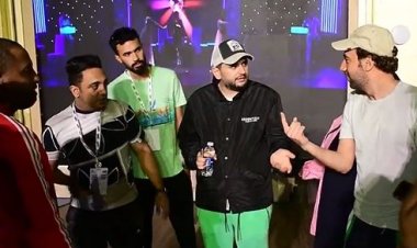 مصطفى خاطر يروج لمسرحيته الجديدة «عائلة تس» قبل عرضها بالسعودية