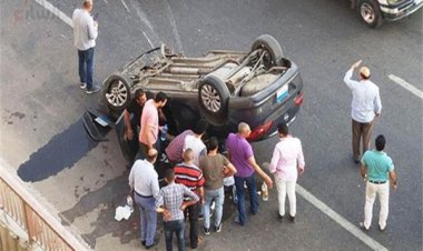 إصابة زوجين وطفليهما إثر انقلاب سيارة ملاكي في قنا
