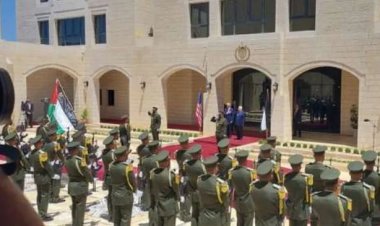 بالورود.. الرئيس الفلسطيني يستقبل نظيره الأمريكي جو بايدن