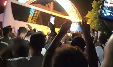 «تعالى يا شيكا».. استقبال حافل للاعبي الزمالك في معسكر كفر الشيخ - صور