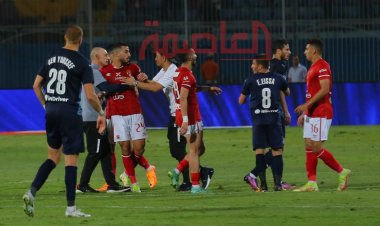 بالصور.. مشادة عنيفة بين محمد عبد المنعم ورمضان صبحي عقب مباراة الأهلي وبيراميدز