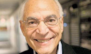 فاروق الباز: «من المحتمل وجود كوكب آخر يشبه الأرض وبه حياة»