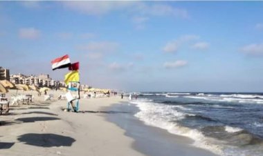 بدء رفع الرايات الحمراء على شواطىء الإسكندرية