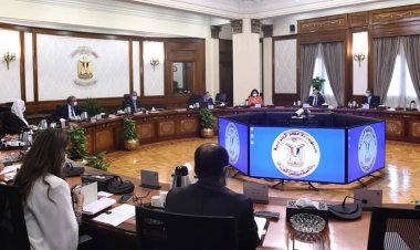 تنفيذاً لتوجيهات الرئيس.. رئيس الوزراء يناقش مقترحات إعداد حزمة حماية اجتماعية استثنائية