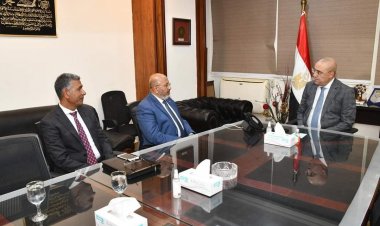 وزير الإسكان يستعرض المسودة النهائية لمشروعات المياه والصرف