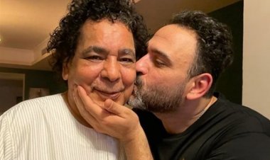 بالفيديو.. محمد منير يستعين بمجموعة من الأشباه في أغنية «للي»