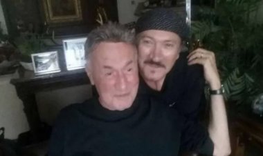 وفاة الفنان صادق قلليني أحد أعضاء فرقة الراحل عزت أبو عوف