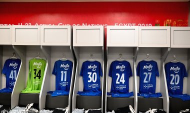 الزمالك بالزي الأزرق في مواجهة الأهلي بنهائي الكأس