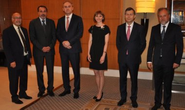 «الخريجين» تهنئ سفارة بيلاروس بالعيد القومى