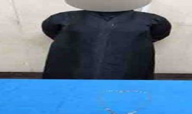 القبض على سيدة أثناء بيعها سلسلة ذهبية سرقتها بالجمالية