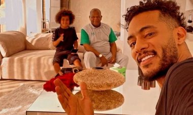 بالفيديو.. محمد رمضان يكشف عن ظهور نادر لوالده مع نجله علي
