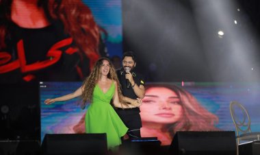 على أنغام «هدلعني».. رقص هنا الزاهد مع تامر حسني في حفله بالعلمين الجديدة