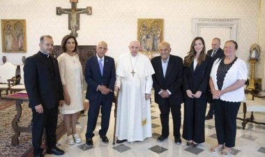 بابا الفاتيكان يوقع اتفاقية للتعاون الطبي مع الدكتور مجدي يعقوب