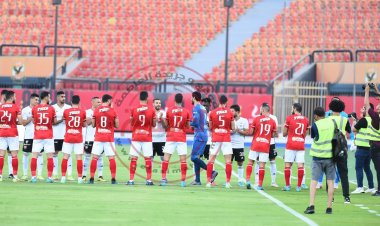 بالصور.. ممر شرفي لـ«الشناوي» من لاعبي الأهلي والجونة قبل بداية المباراة
