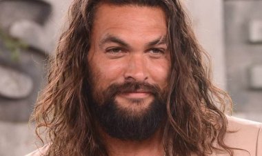 جايسون موموا يتعرض لحادث تصادم مع دراجة نارية