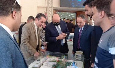 نائب رئيس جامعة المنصورة يتفقد مشاريع تخرج الدفعة الثالثة لبرنامج المساحة والخرائط