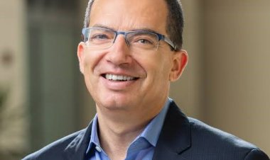 «Moderna».. أول شركة عالمية تطرح لقاحًا «ثنائي التكافؤ» ضد أوميكرون ومتحوراته  