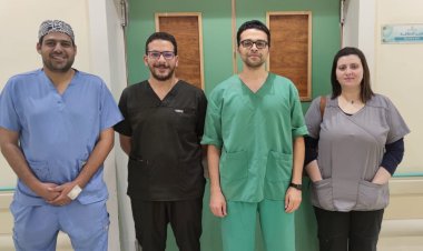 لأول مرة بمستشفى السلام بورسعيد.. جراحة ميكرسكوبية لتوصيل الشرايين والأعصاب ليد مريضة وإنقاذها من بتر كامل لليد