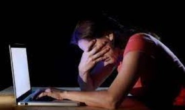 القبض على سيدة وزوجها ابتزا صديقة المتهمة بصور فاضحة