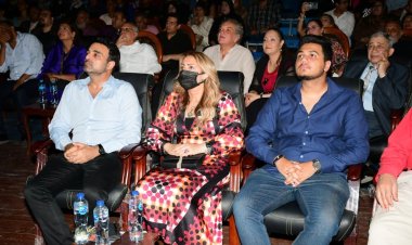 بالصور.. عمرو ورانيا محمود ياسين يحضران احتفالية إحياء ذكرى وفاة والدهم بأكاديمية الفنون