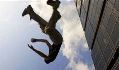 في ظروف غامضة.. مصرع شاب سقط من أعلى عقار بأكتوبر