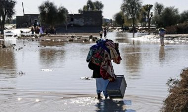 الهلال الأحمر يُعلن العثور على جثتين من المفقودين فى فيضانات إيران