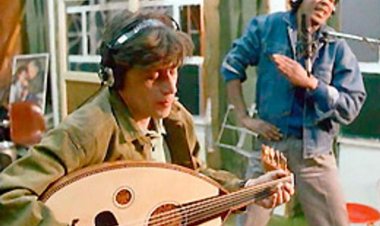 في اليوم العالمي للصداقة.. محمد منير يدخل بنوبة بكاء حزنا على صديقه