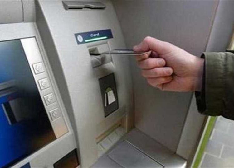 عودة البنوك لرسوم السحب من ماكينات الصراف الالي ATM