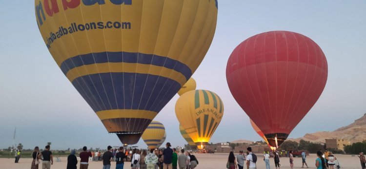 رحلات البالون الطائر تستأنف نشاطها في الأقصر بعد توقف يومين