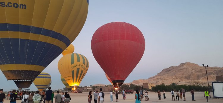 رحلات البالون الطائر تستأنف نشاطها في الأقصر بعد توقف يومين