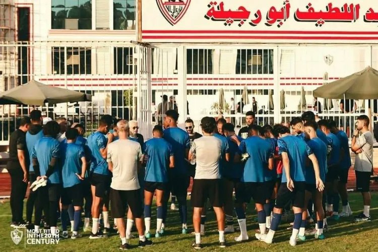 مرتضى منصور يحفز لاعبي الزمالك ويطالبهم بحصد الكأس.. صور