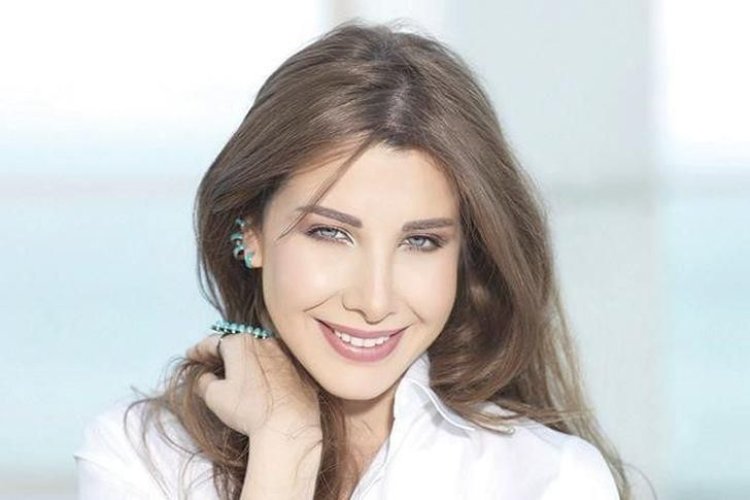 شاهد.. نانسي عجرم تفتتح حفل ملكة جمال لبنان 2022