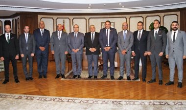 وفد  من تنسيقية شباب الأحزاب  يلتقي وزير الطيران المدني