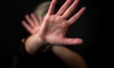 عاطل يتعدى على فتاة بسلاح أبيض.. والنيابة تأمر بحجزه.. تعرف على التفاصيل