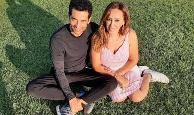 عمرو سعد يشارك جمهوره بصور مع زوجته.. والأخيرة تعلق: حبي أنا