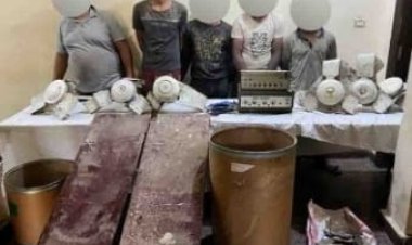 ضبط 4 لصوص أثناء قفزهم من أعلى سور مدرسة بعد سرقتها بالساحل