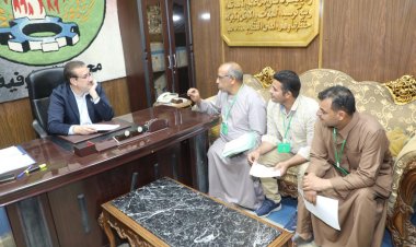 محافظ المنوفية يلتقي مواطنا احترقت شقته بالعزبة الغربية ويوجه ب صرف مساعدة مالية له