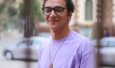 علي السبع طالب في مسلسل «الدفعة» مع طارق لطفي