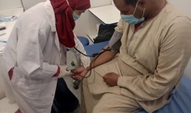 ضمن حياة كريمة.. الكشف على 900 مواطن في قافلة طبية مجانية بقنا