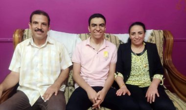 مرتضى منصور يمنح طالب قنا المتفوق بالثانوية العامة العضوية الشرفية لنادي الزمالك