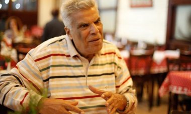 إبراهيم عبد المجيد يبكي بسبب نجيب محفوظ