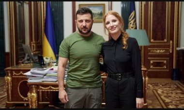رغم الحرب..ممثلة أمريكية تلتقي الرئيس الأوكراني في كييف