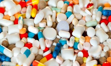 القبض على صيدلي بحوزته 5 ملايين قرص دوائي مجهول المصدر ومهرب جمركيًا