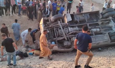 إصابة 8 أشخاص في حادث انقلاب ميني باص بالصف