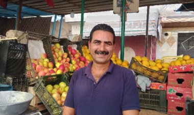 تفاصيل رحلة الفنان طارق سالم من مسلسلات عادل امام ويسرا إلى سوق الخضار ببنها