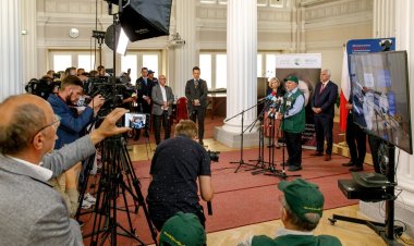 «مركز الملك سلمان للإغاثة» يسلم معدات طبية لدعم اللاجئين الأوكرانيين في بولندا