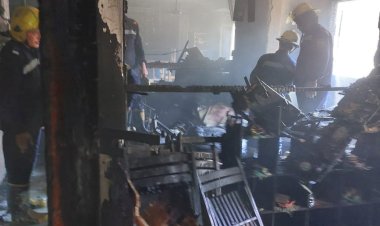 سيارات الإسعاف تتمركز بمحيط حريق كنيسة أبوسيفين بإمبابة.. صور