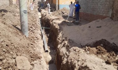 البدء في تنفيذ أعمال الصرف الصحي بمنطقة الطود في الأقصر